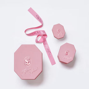 Swarovski x Ariana Grande riipus, vaalea metalli ja kirkkaat kristallit, 5720852