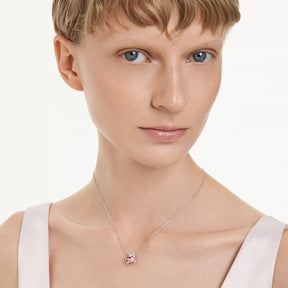 Swarovski Bella V riipus, vaalea metalli ja vaaleanpunainen kristalli 5734230