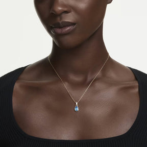18K keltakullattu Swarovski Chroma 5757786 -riipus sinisellä pisarahiotulla zirkonilla