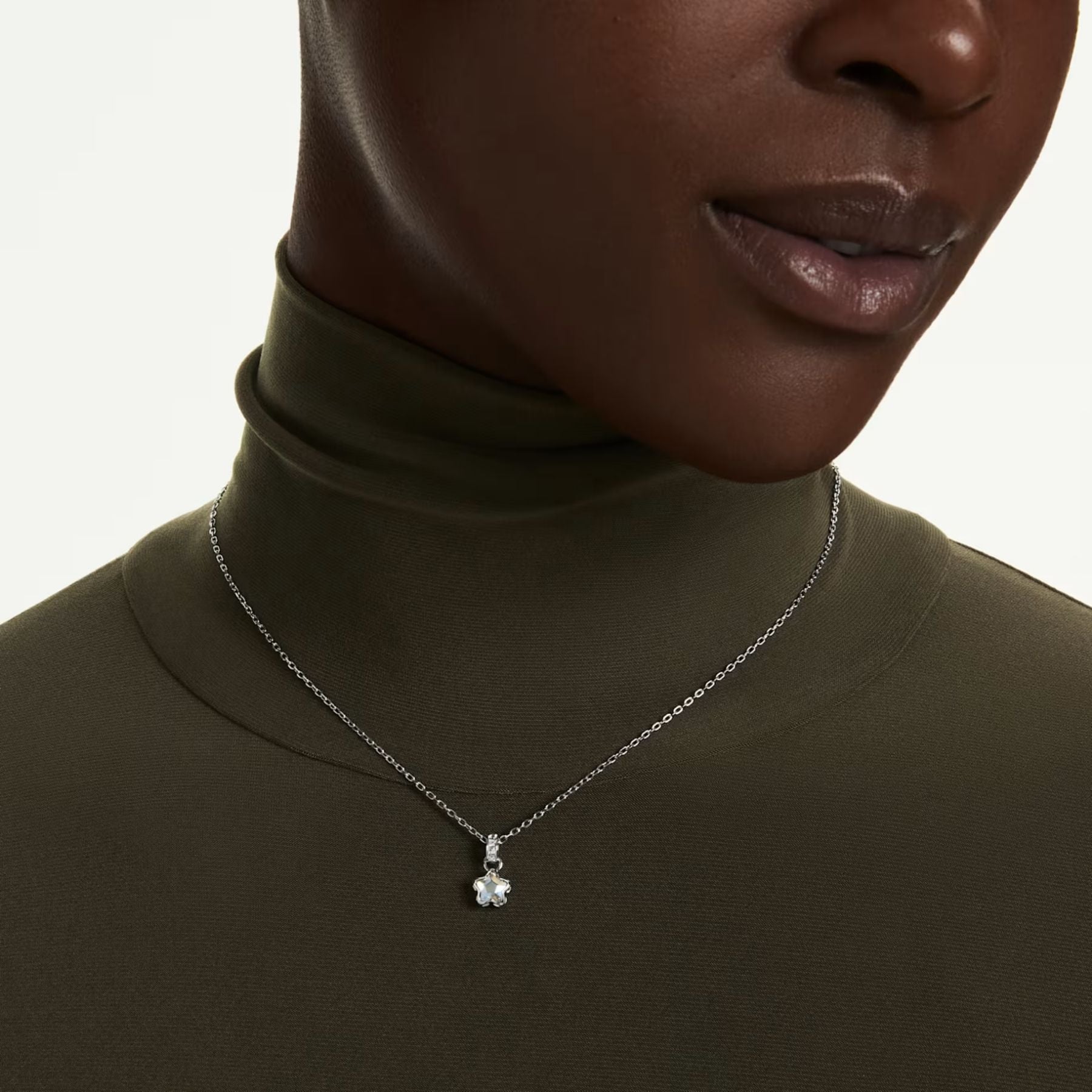 Swarovski Chroma riipus, vaalea metalli ja kirkkaat kristallit, 5759678