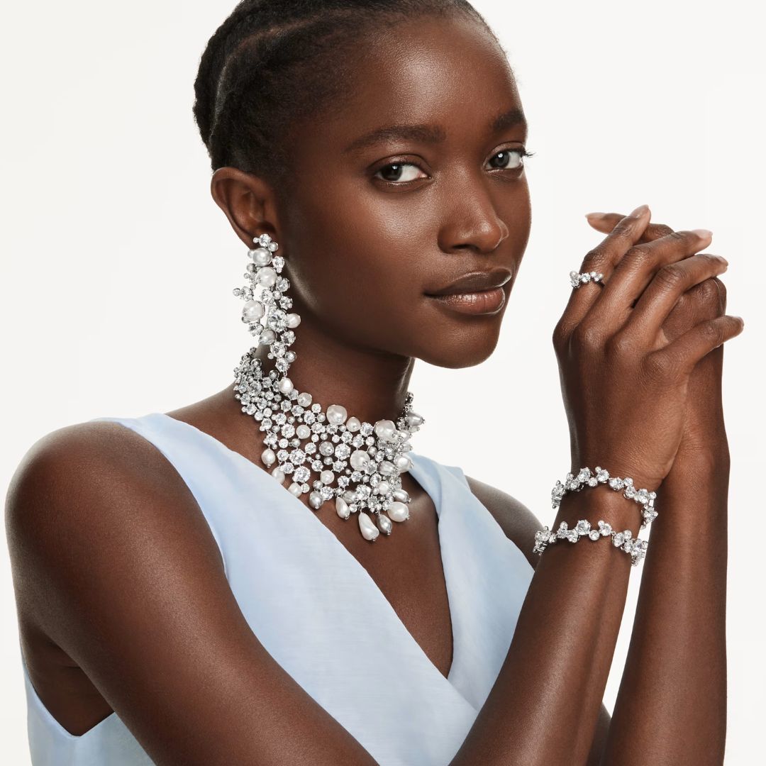 Swarovski Constella korvakorut, vaalea metalli, kirkkaat kristallit ja valkoiset helmet, 5722498