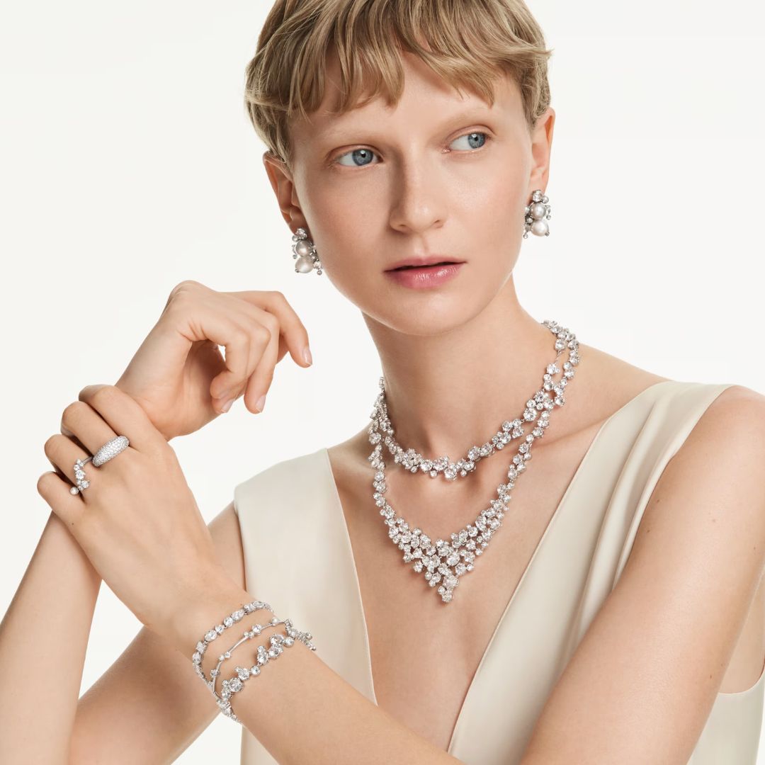 Swarovski Constella korvakorut, vaalea metalli, kirkkaat kristallit ja valkoiset helmet, 5722498