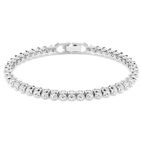 Swarovski kirkas kristallirannekoru hopeansävyisillä koristeilla ja säihkyvillä pyöreillä kristalleilla, näkyvä lukko ja 17,5 cm pituus