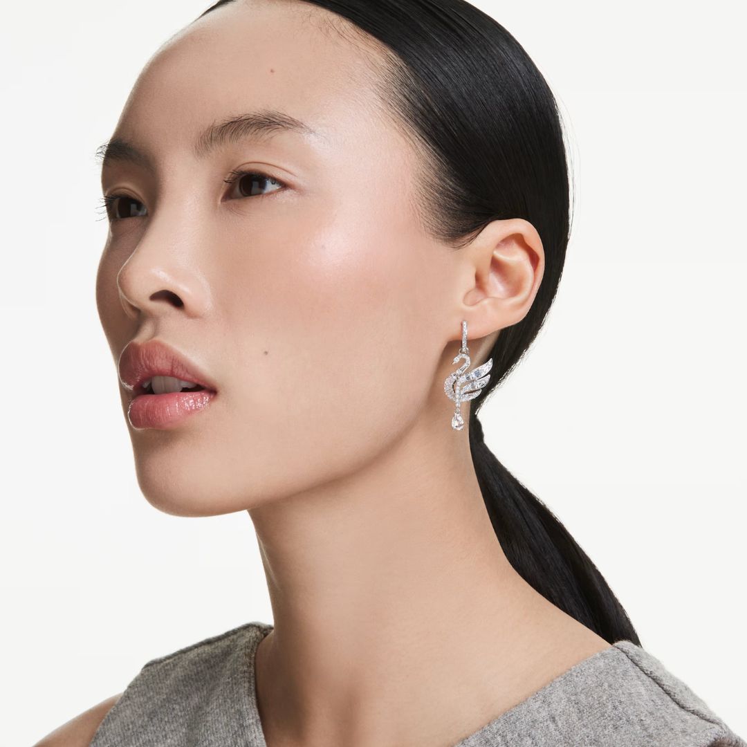 Swarovski Iconic Swan korvakorut, vaalea metalli ja kirkkaat kristallit, 5723388