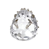 Swarovski kristallinen siilifiguuri, jossa on piikikäs pinta, suloiset kasvonpiirteet ja valoa heijastavat hionnat.
