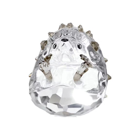 Swarovski kristallinen siilifiguuri, jossa on piikikäs pinta, suloiset kasvonpiirteet ja valoa heijastavat hionnat.