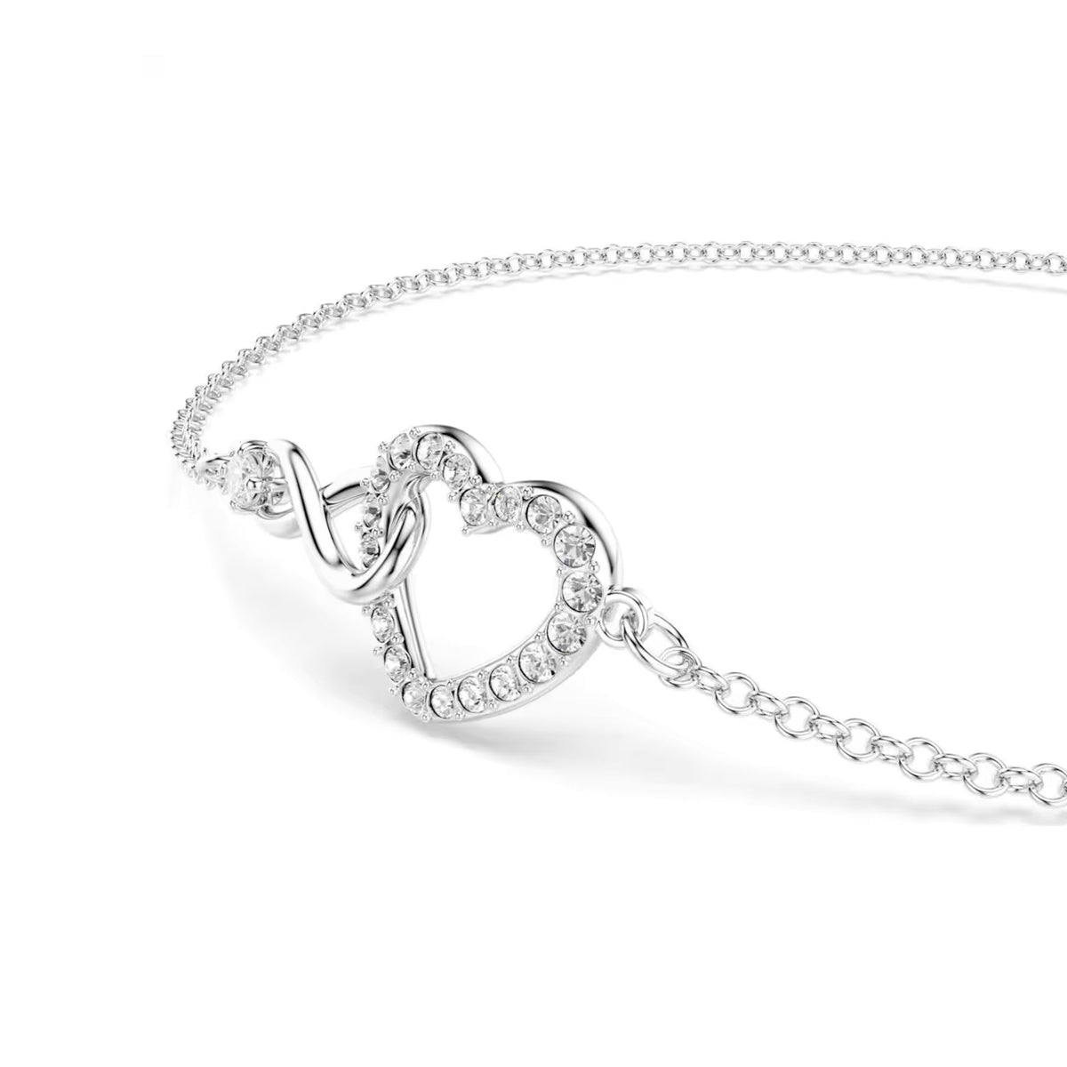 Swarovski Infinity -rannekoru, jossa on kirkkailla kristalleilla koristeltu sydänriipus ja säätöketju.