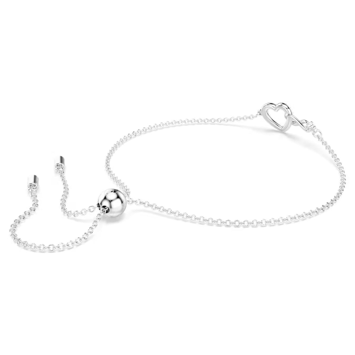 Swarovski valkoinen kristallirannekoru, jossa säihkyvä ketju, pyöreä koristepallo ja sydämenmuotoinen lukko.