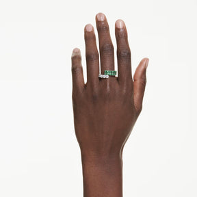 Swarovski Matrix sormus, vaalea metalli, kirkkaat ja vihreät kristallit