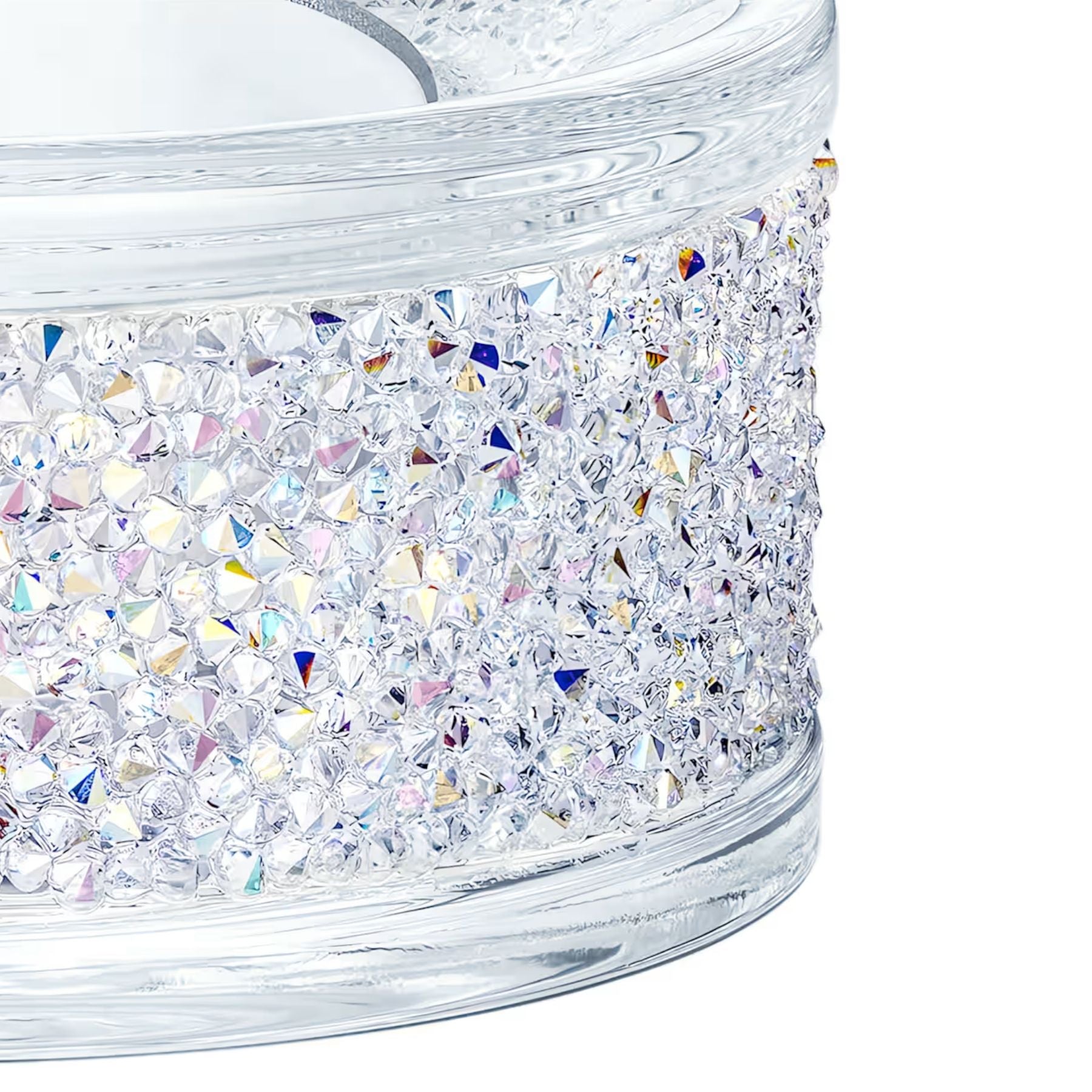 Swarovski kristallinen tuikkukynttilän alusta, jota koristavat säihkyvät hennon violetinsävyiset kristallit tynnyrimäisessä muodossa