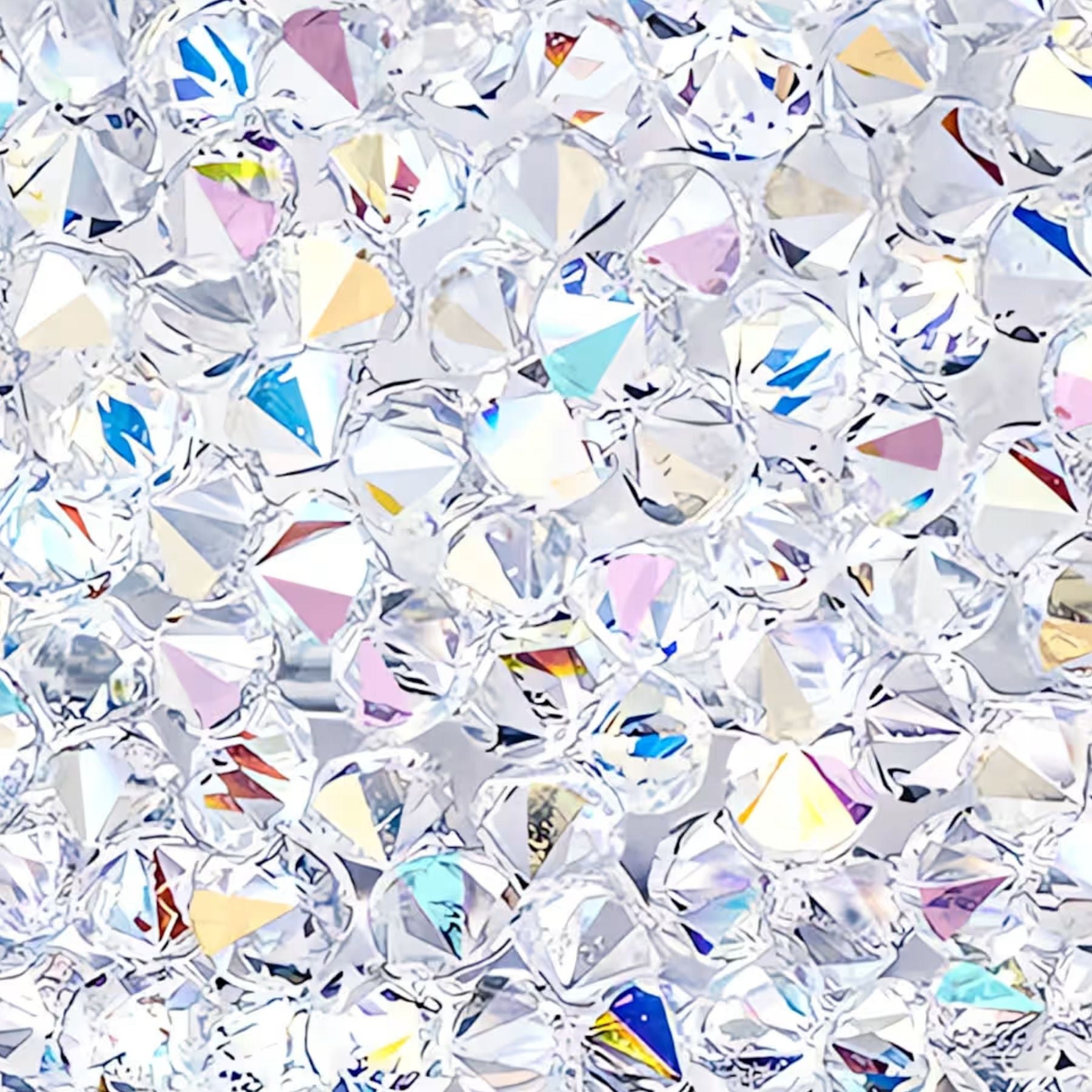 Swarovskin kirkkaat ja hennon violetit kristallit säihkyvät värikkäissä valonheijastuksissa close up -näkymässä