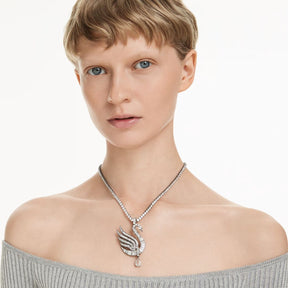 Swarovski Swan riipus ja rintakoru, tumma metalli, kirkkaat kristallit ja valkoiset helmet, 5723411