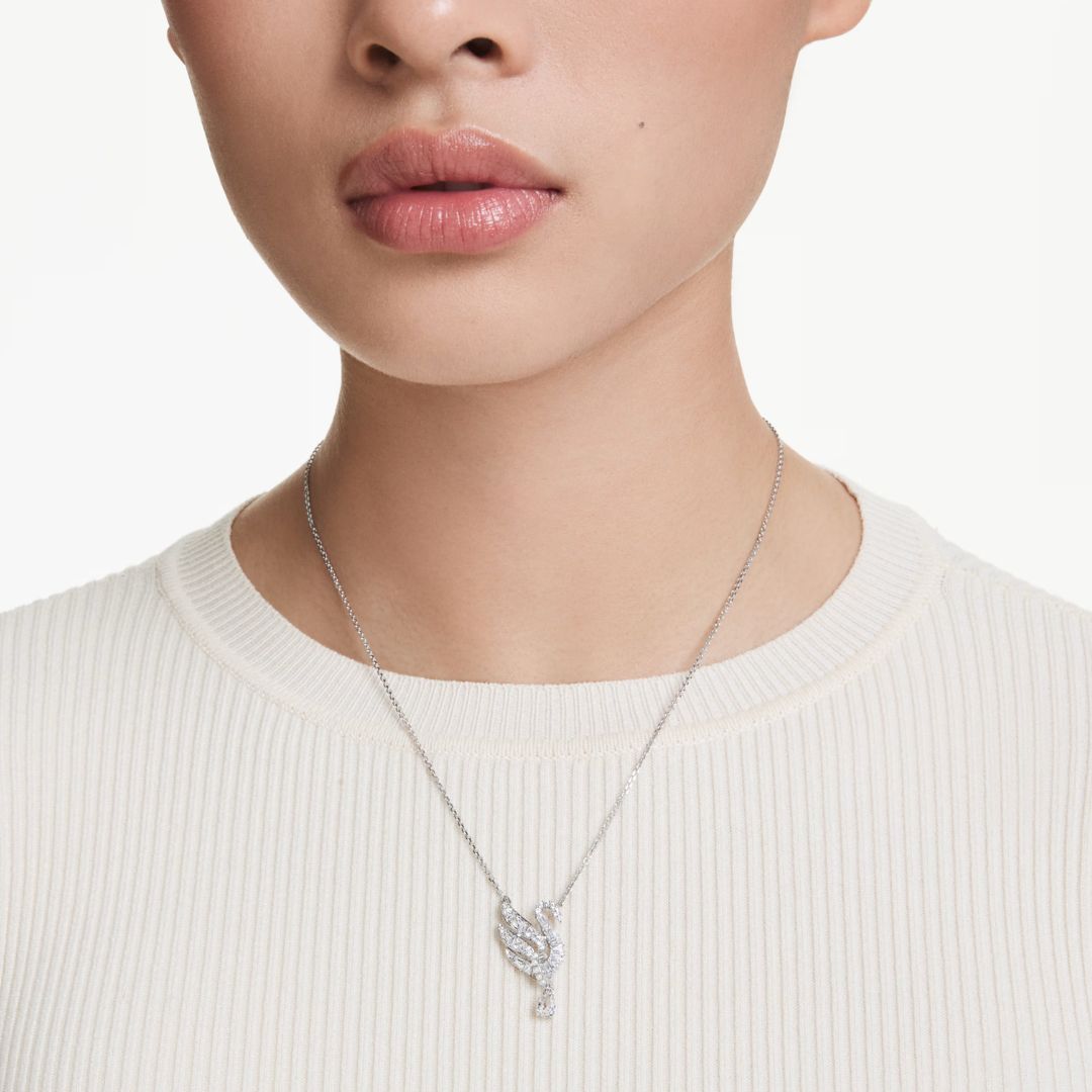 Swarovski Swan riipus, vaalea metalli ja kirkkaat kristallit, 5723387