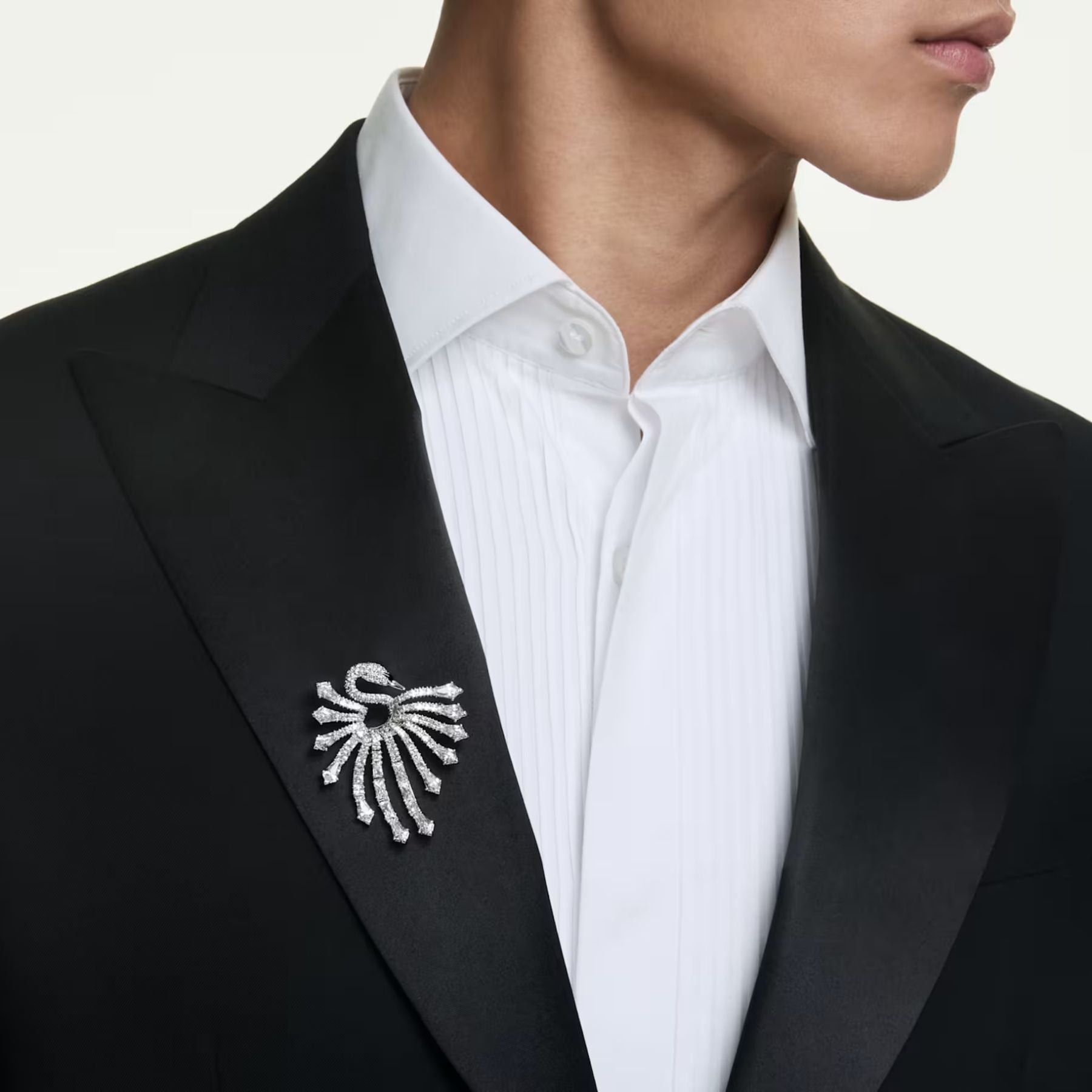 Swarovski Vienna rintakoru, vaalea metalli ja kirkkaat zirkoniat, 5760065