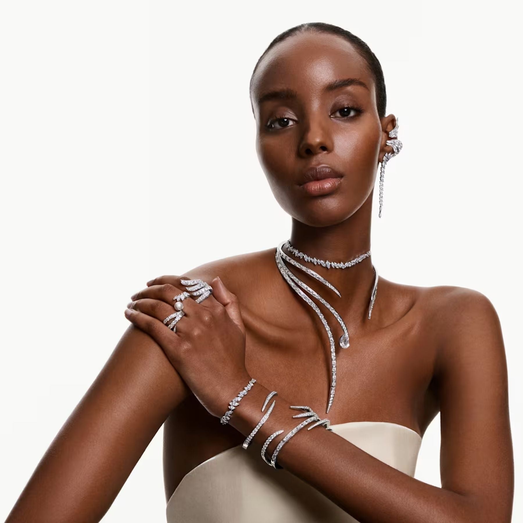 Swarovski Vienna sormus, vaalea metalli ja kirkkaat kristallit, 5762206