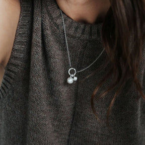 TI SENTO kaulakoru, hopeaa, zirkonit ja valkoinen helmi, 34113PW/42