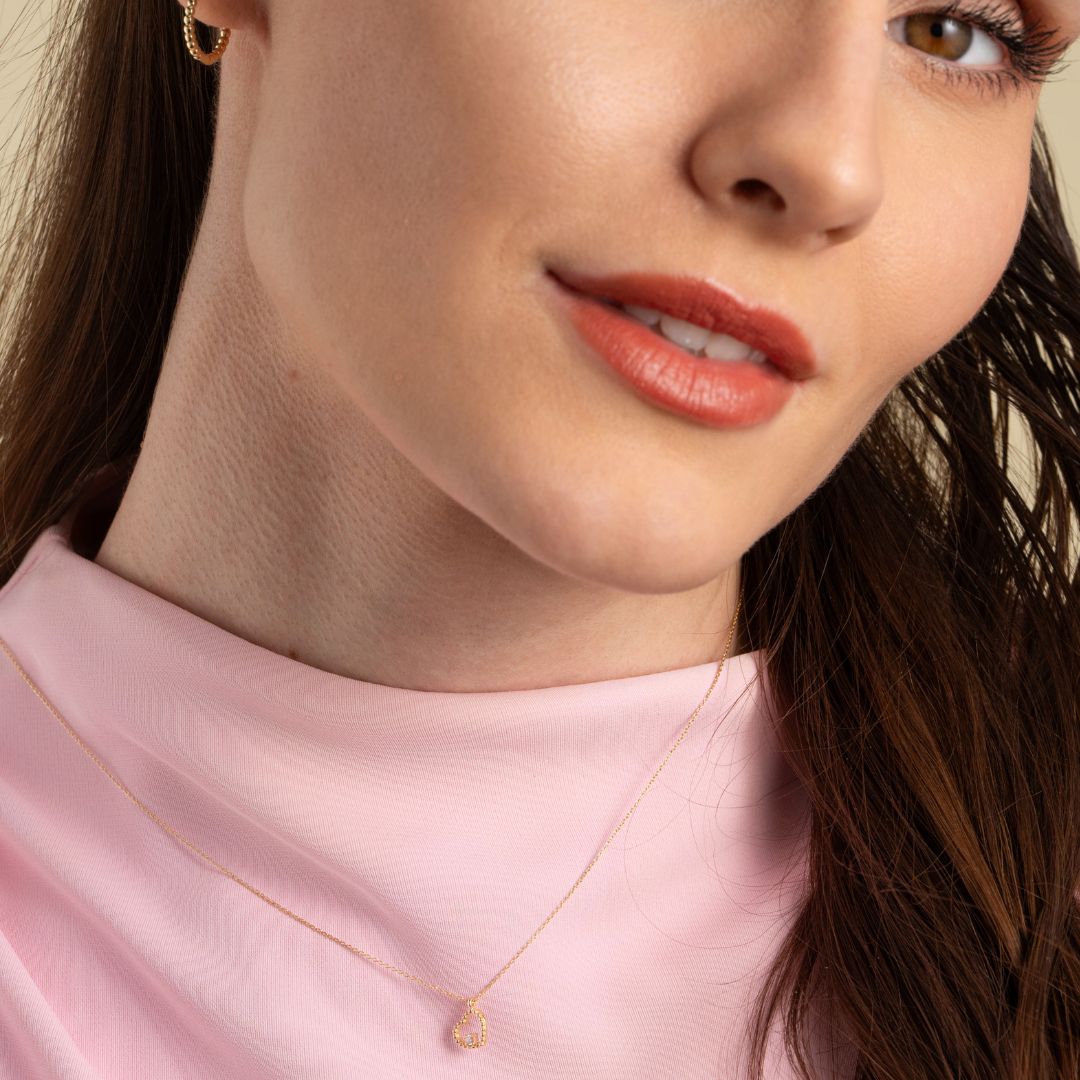 Vittoria kaulakoru timantilla, keltakultaa