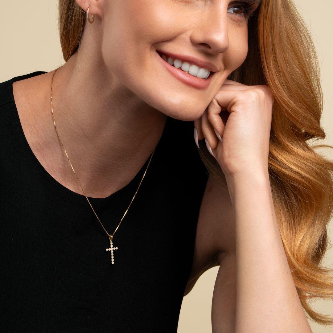 Vittoria ristiriipus zirkoneilla, keltakultaa